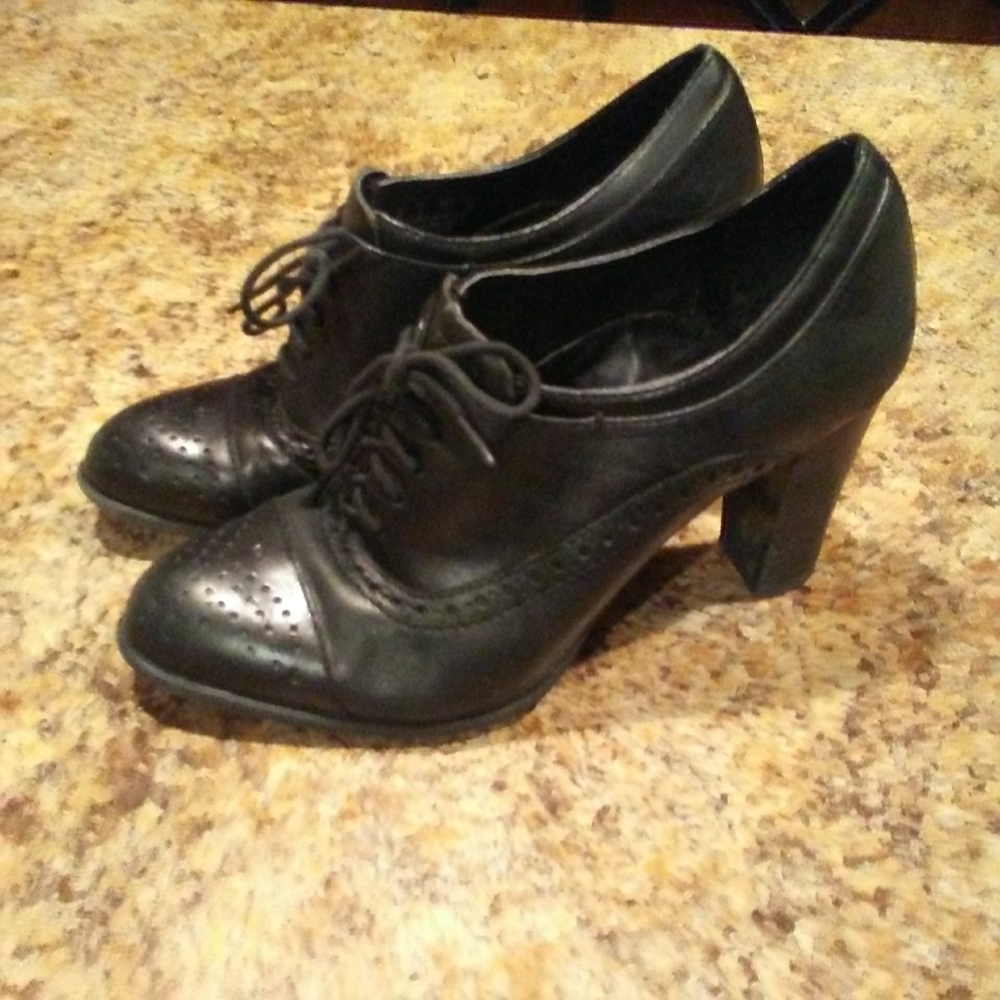 Black Wingtip Oxford Pumps